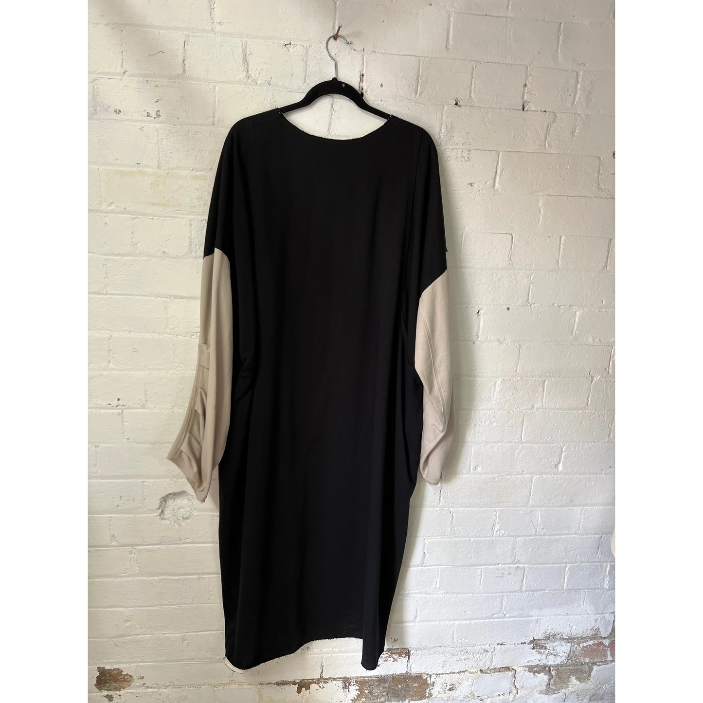 Sohee Dress 070 - Black/Oat