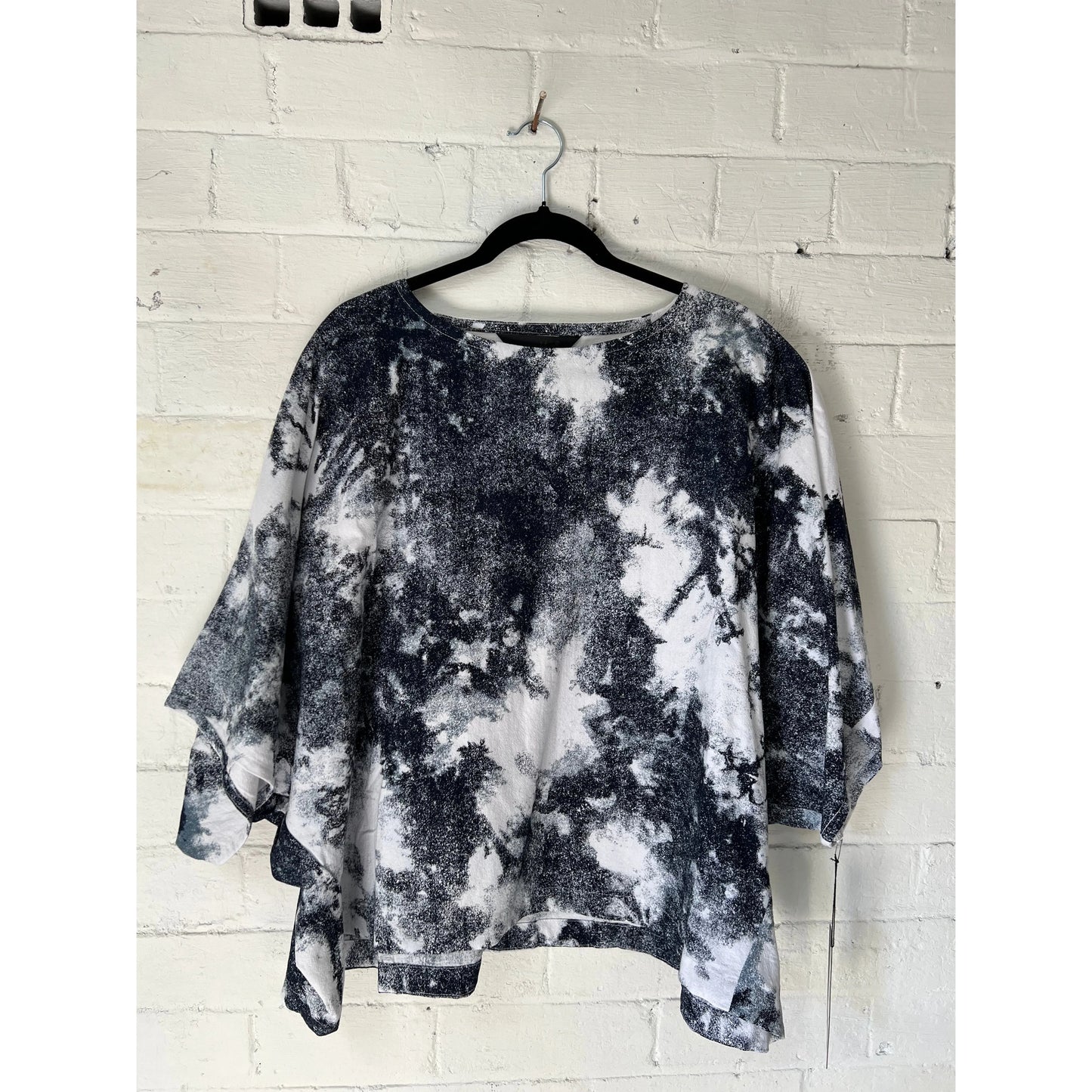 Moyuru Blouse 442 - White/Navy