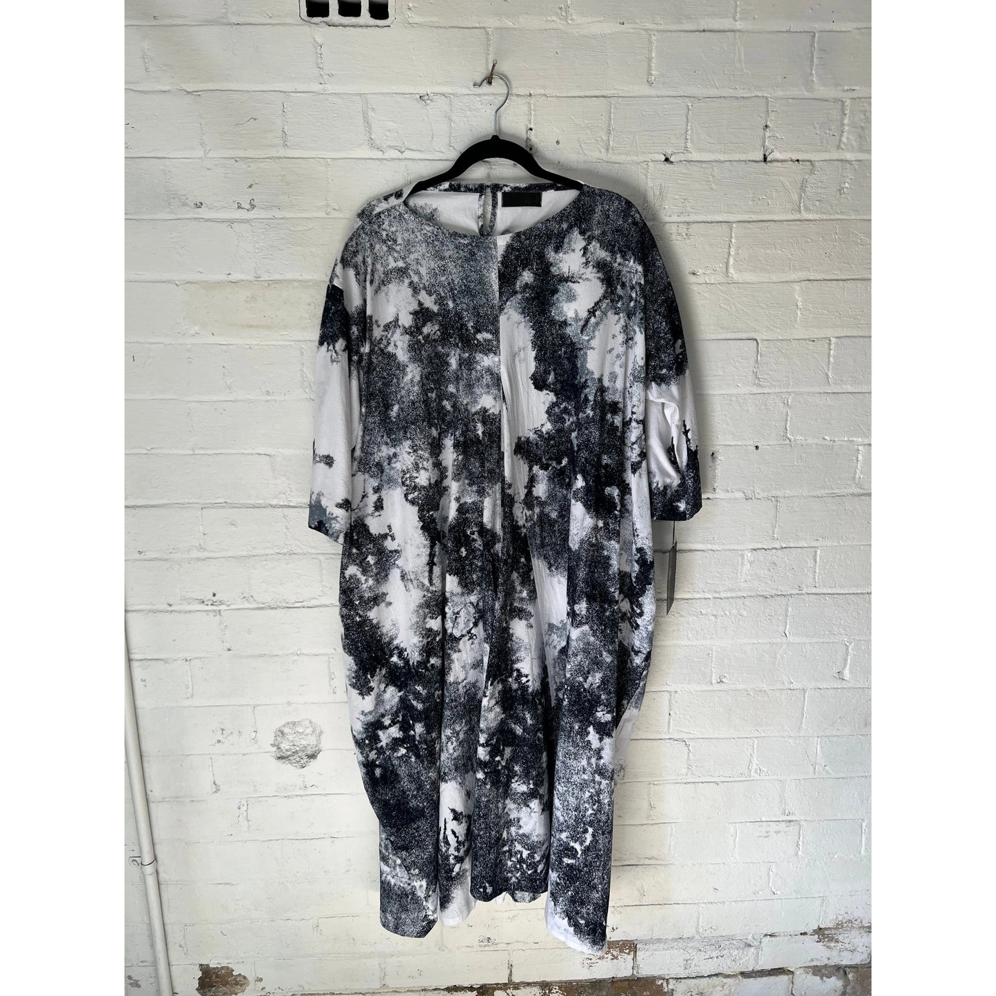 Moyuru Dress 443 - White/Navy