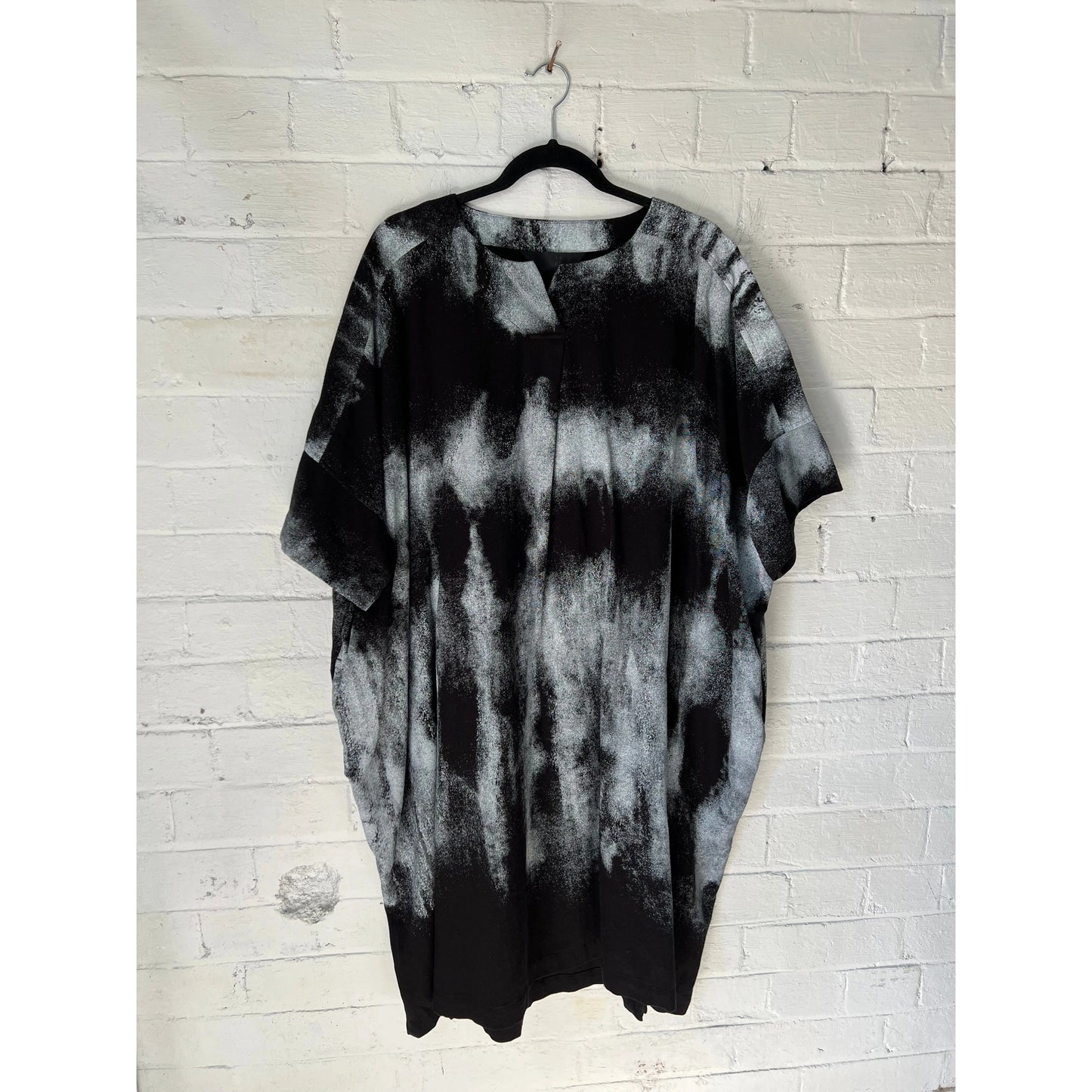 Moyuru Dress 426 - Black/Off White