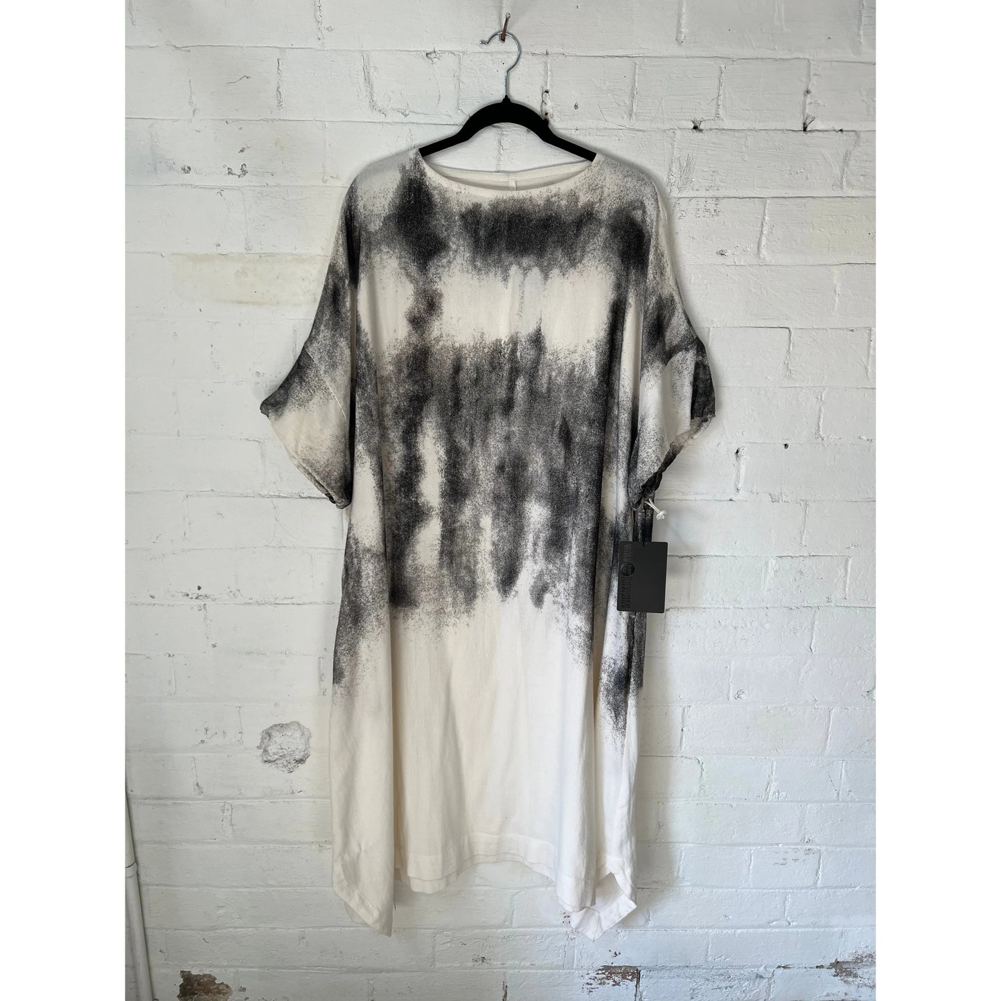 Moyuru Dress 460 - White/Black