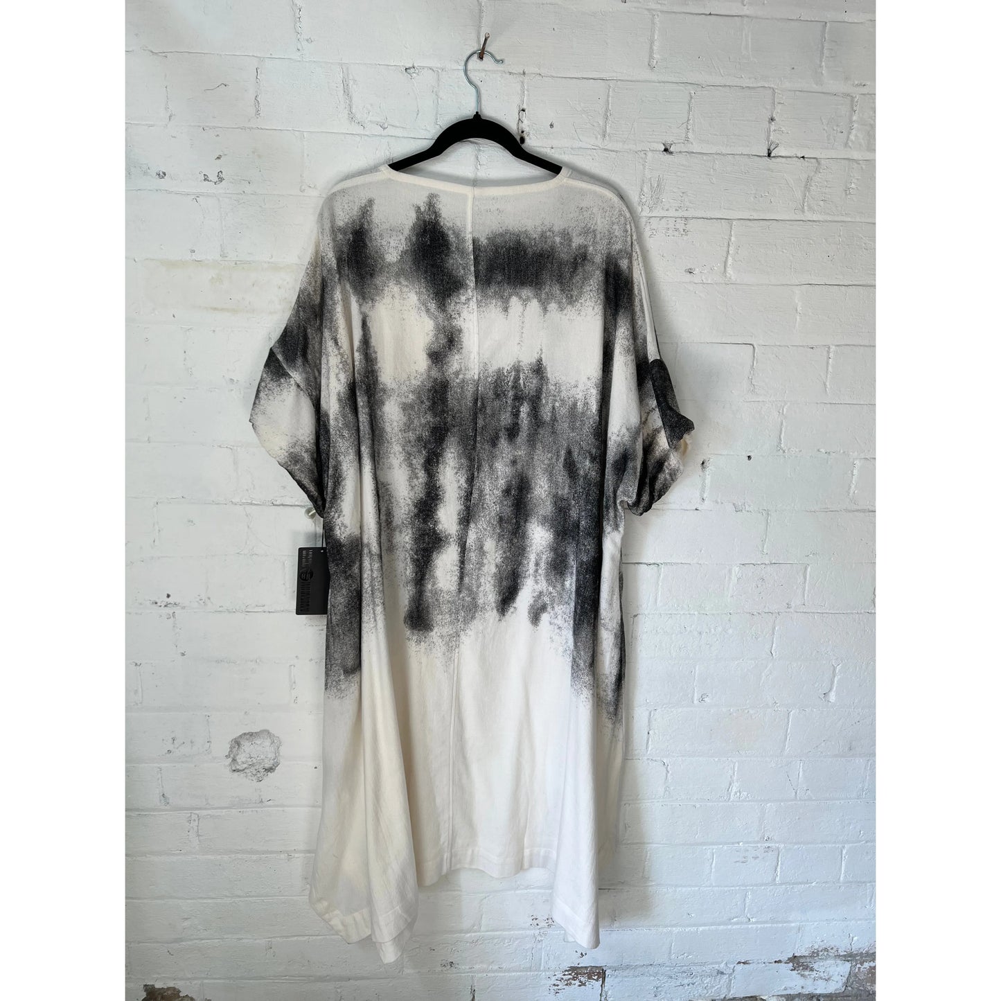Moyuru Dress 460 - White/Black