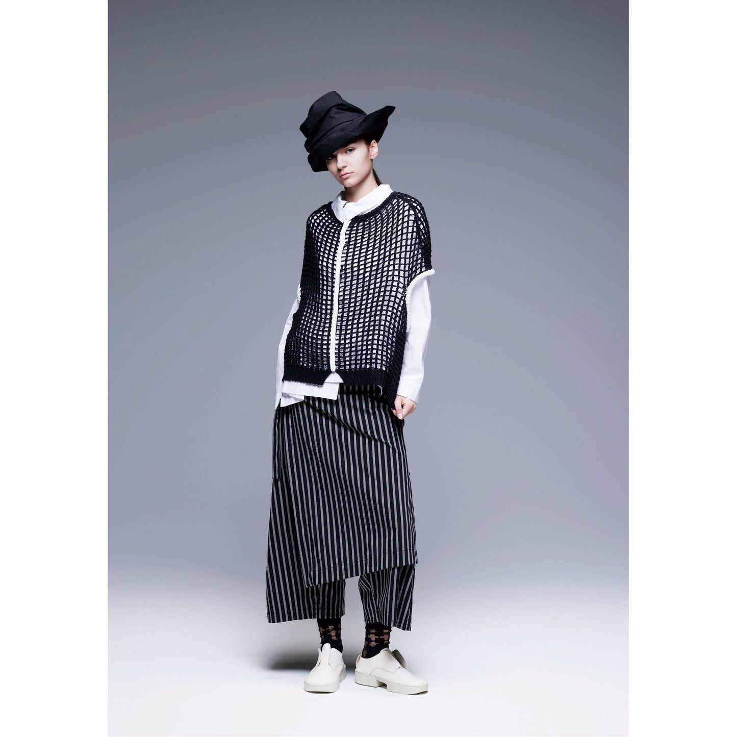Moyuru Knit Top 300 - Black/White
