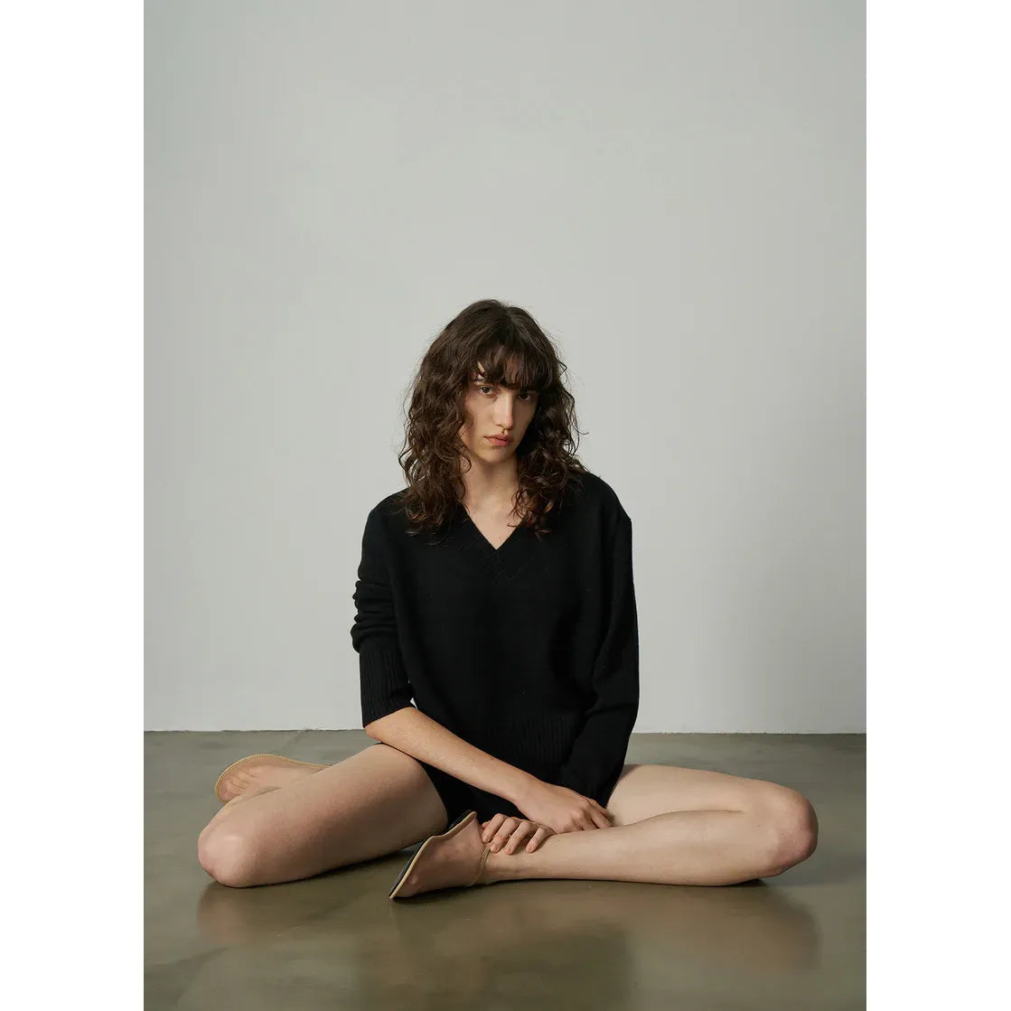 ALEGER Oversized V Neck Jumper 136 - Black