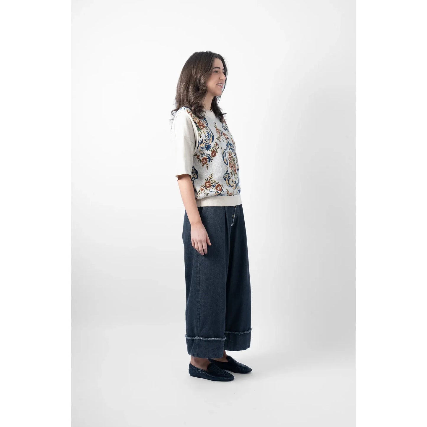 M.A Dainty Sofa Vest - Flowers