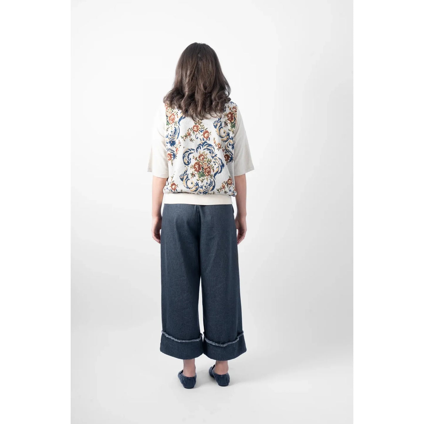 M.A Dainty Sofa Vest - Flowers