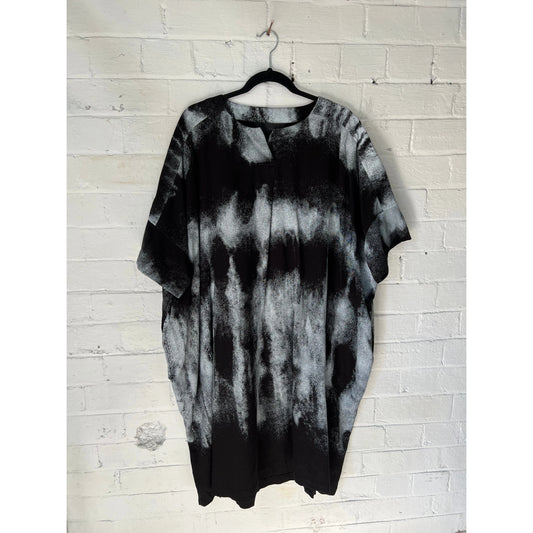 Moyuru Dress 426 - Black/Off White