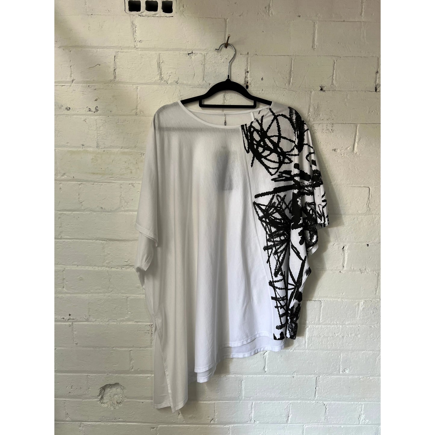 Moyuru Pullover 005 - White/Black