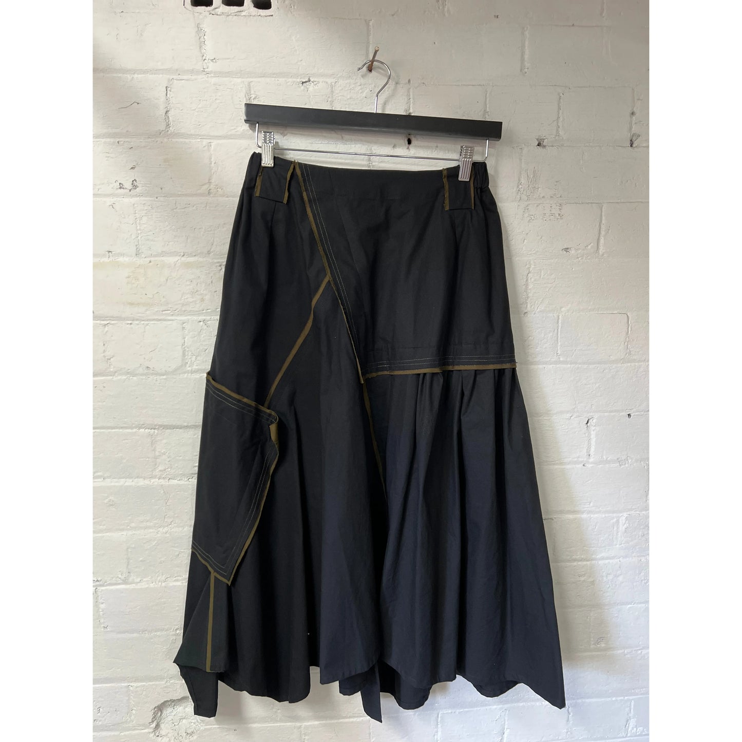 Moyuru Skirt 400 - Black/Khaki