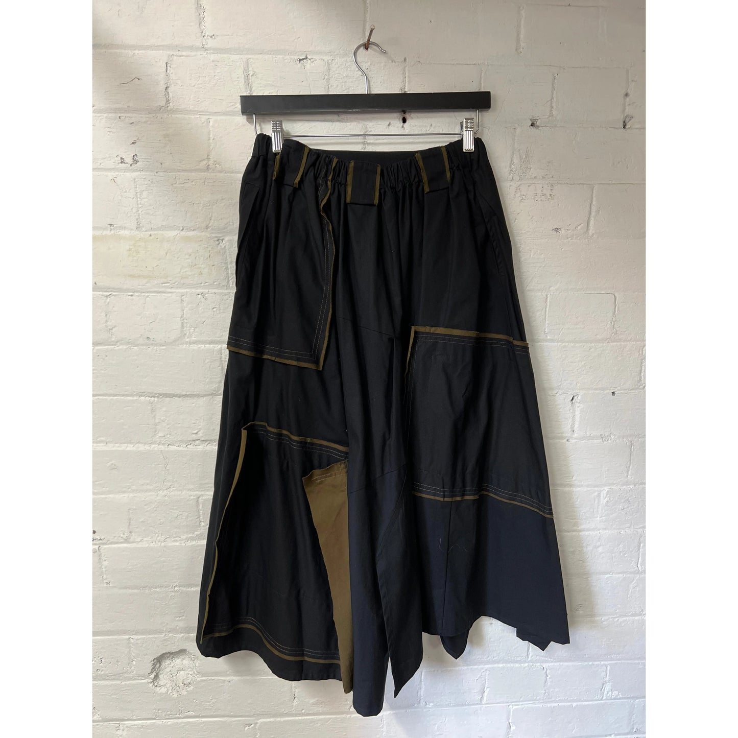 Moyuru Skirt 400 - Black/Khaki
