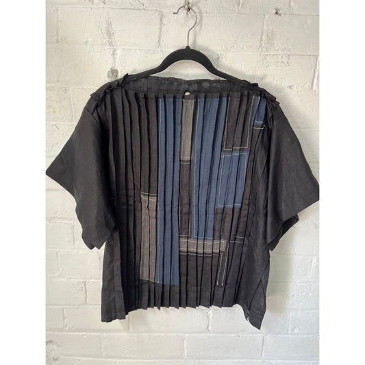 Akira Pleated Top