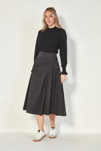 Verge Stroll Skirt